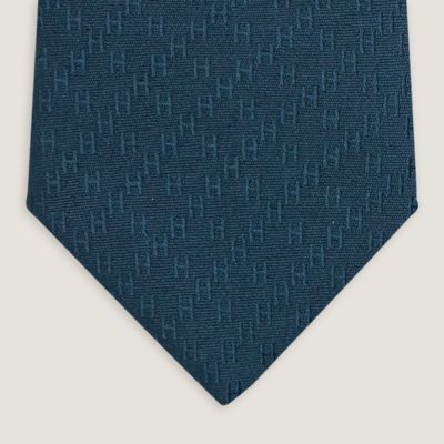 H織りタイ 7 cm 《ニューH》 | Hermès - エルメス-公式サイト H織りタイ 7 cm 《ニューH》 | Hermès - エルメス-公式サイト